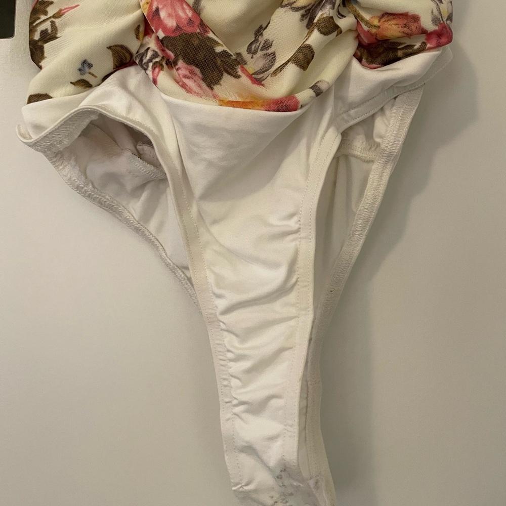 Lulu's Floral Print Bodysuit in Cream and Pink NWT! - Picture 9 of 11